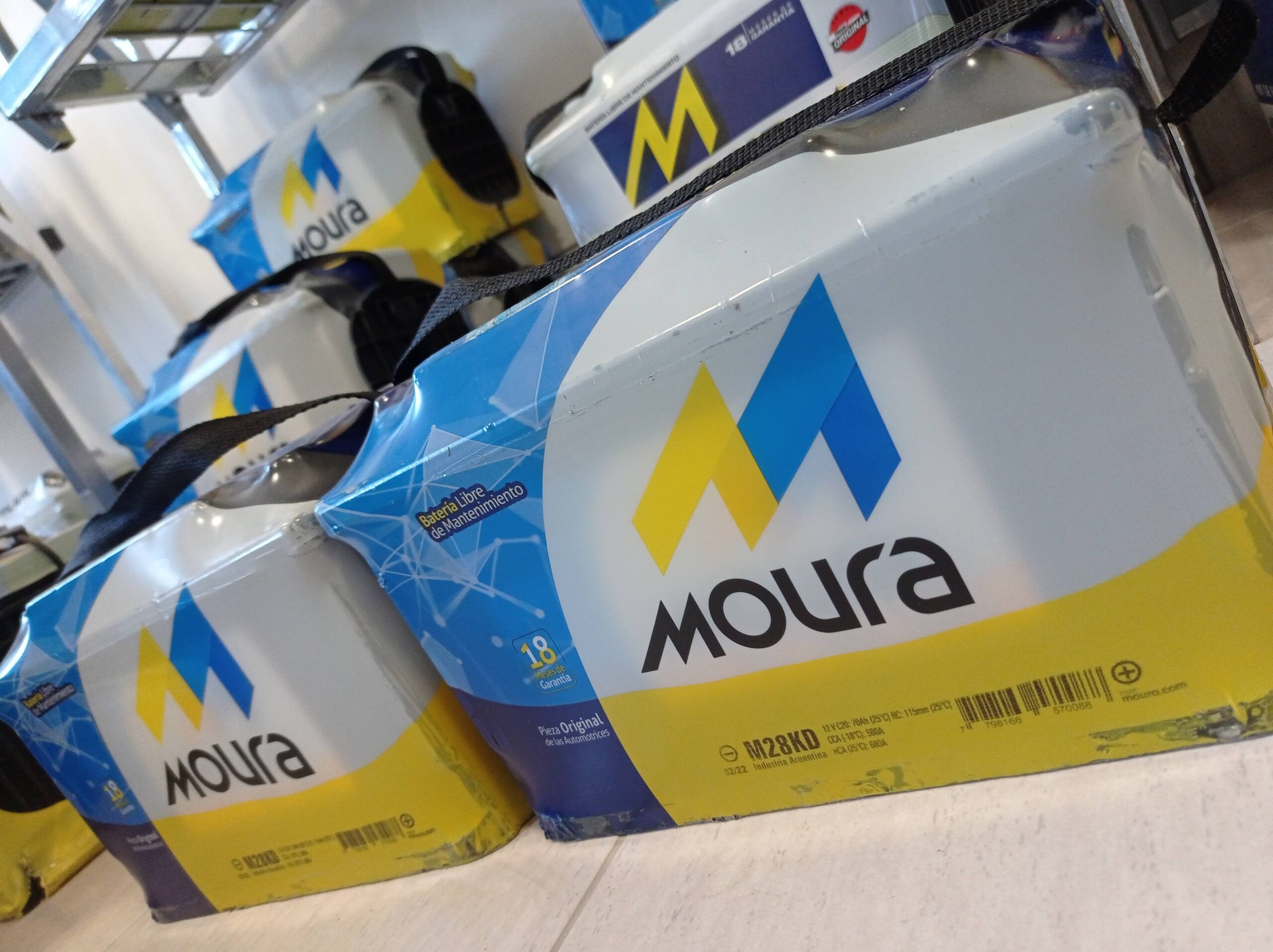 Baterías listas para despacho a talleres y flotas de logística en Argentina