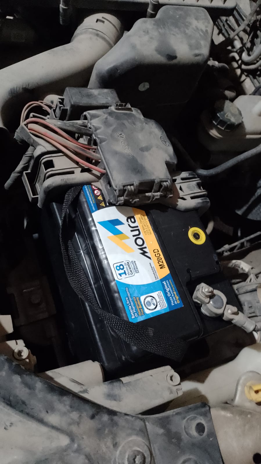 Batería Moura M20GD instalada en motor VW - 18 meses de garantía