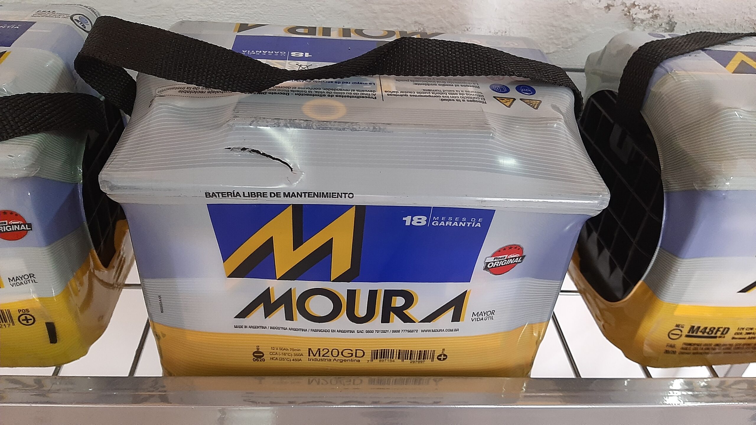 Batería Moura M20GD en estante de distribuidor oficial — 18 meses de garantía — Baterías Peiró