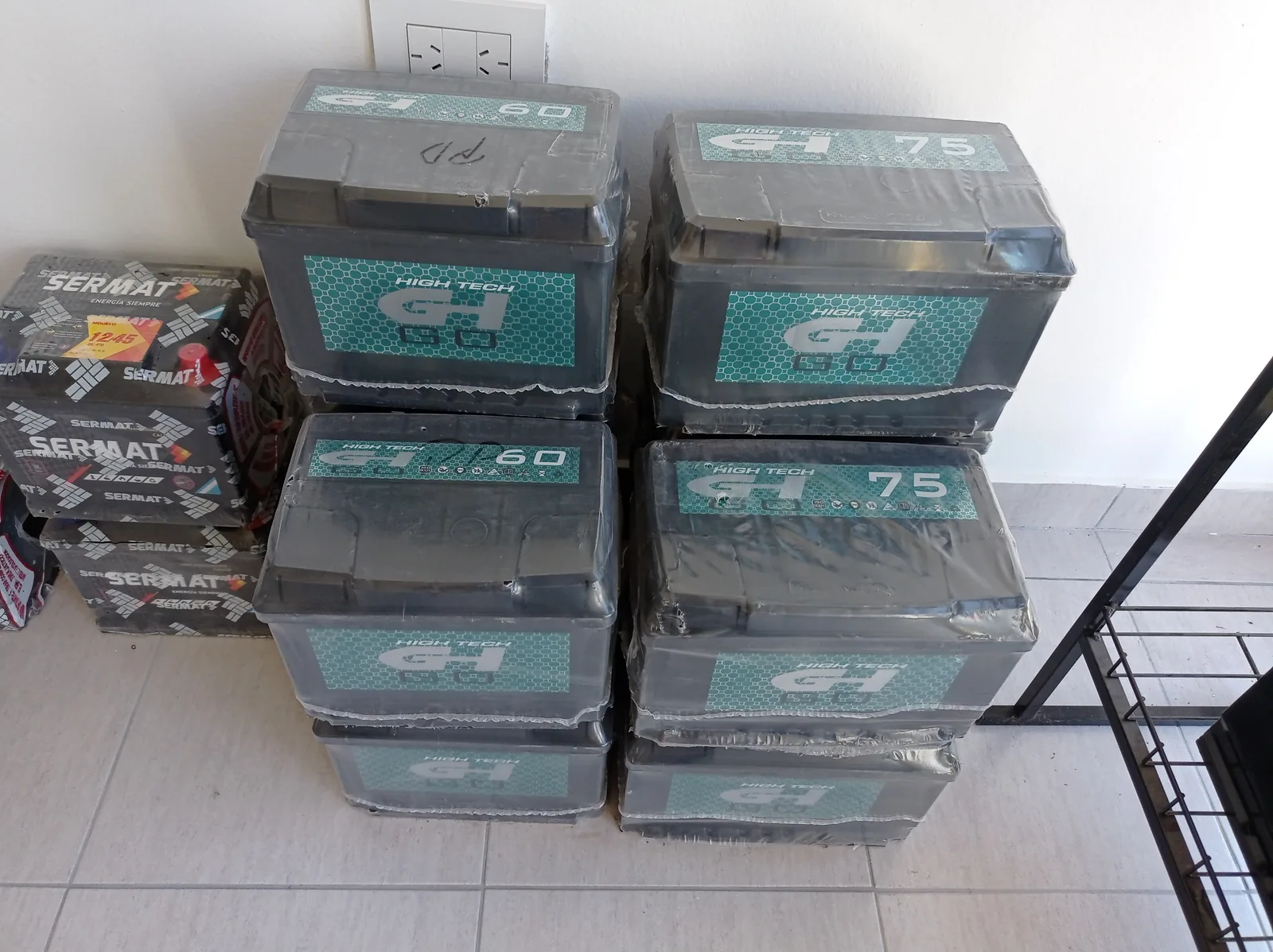 Stock de baterías para ilustrar servicio y disponibilidad